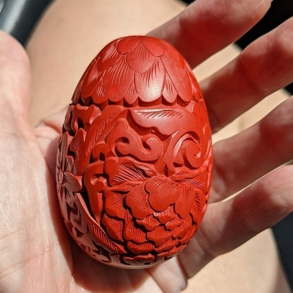 Red Cinnabar Egg Vintage Hand-Carved Chinese Decor - Picture 6 of 7